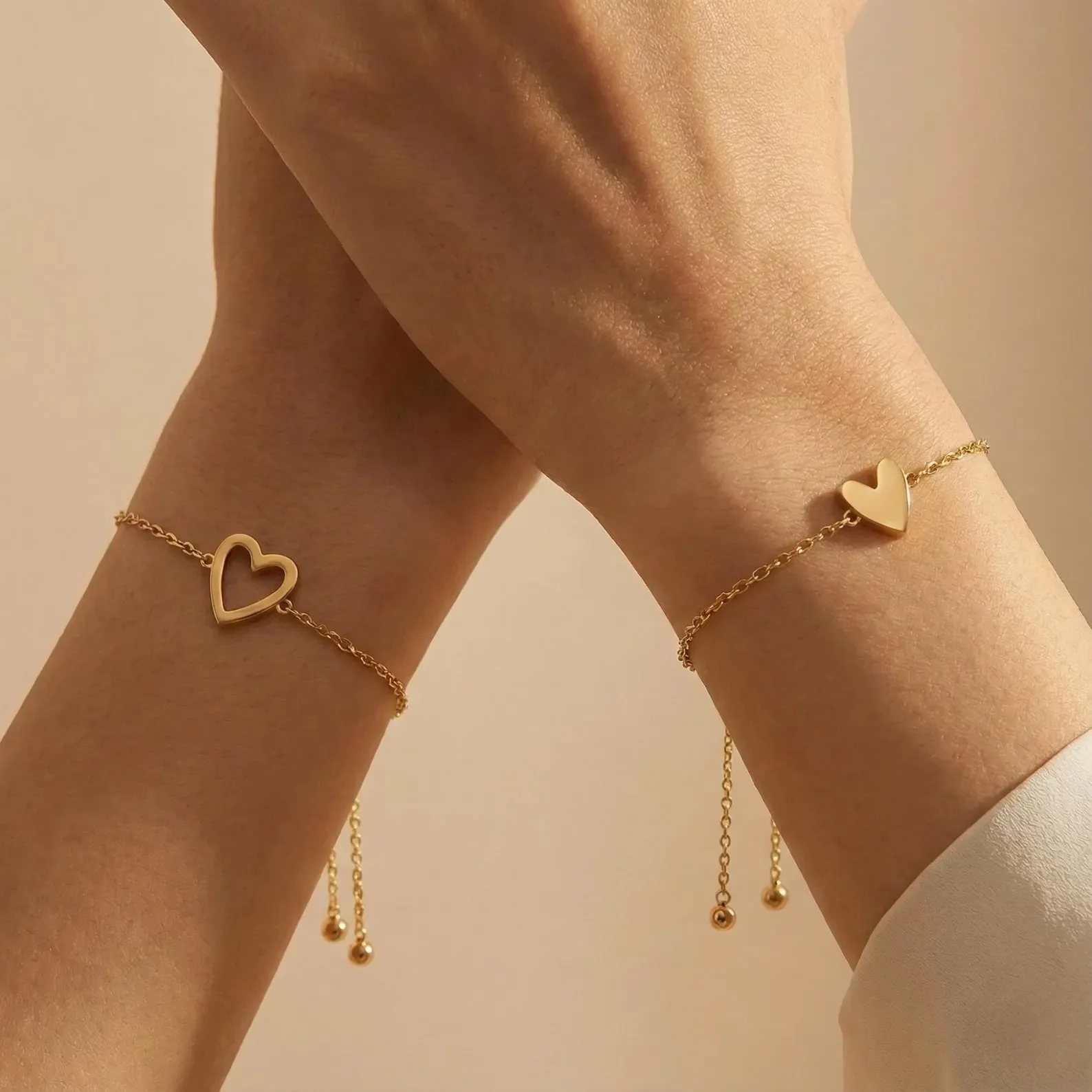 

Набор браслетов «Мама и я», подарок для мамы и дочки, золотые сердечки, одинаковые семейные украшения из нержавеющей стали, подарок друзьям, подарок для нее