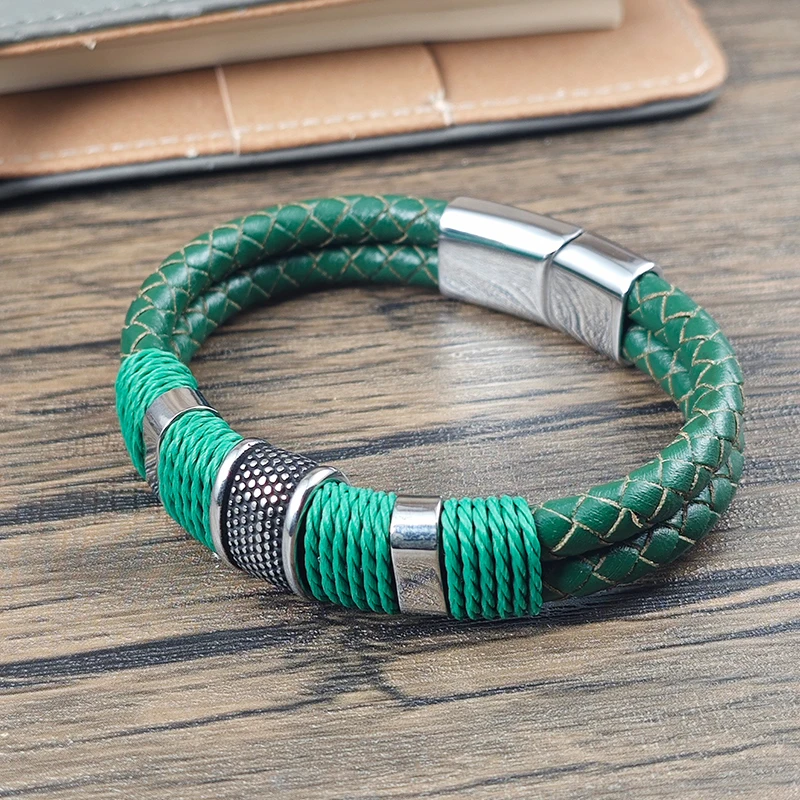 5 Farben zur Auswahl: Herren-Armband aus geflochtenem Leder und Edelstahl mit Perlenanhänger und Magnetverschluss – Lässiges Armband für den Alltag – Detail 8