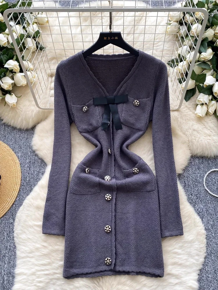 فساتين محبوكة جديدة للنساء بياقة على شكل V مع فيونكة حلوة تونك مزاجه رداء نسائي 2025 أزرار عتيقة من Vestidos De Mujer ​ فستان بوديكون