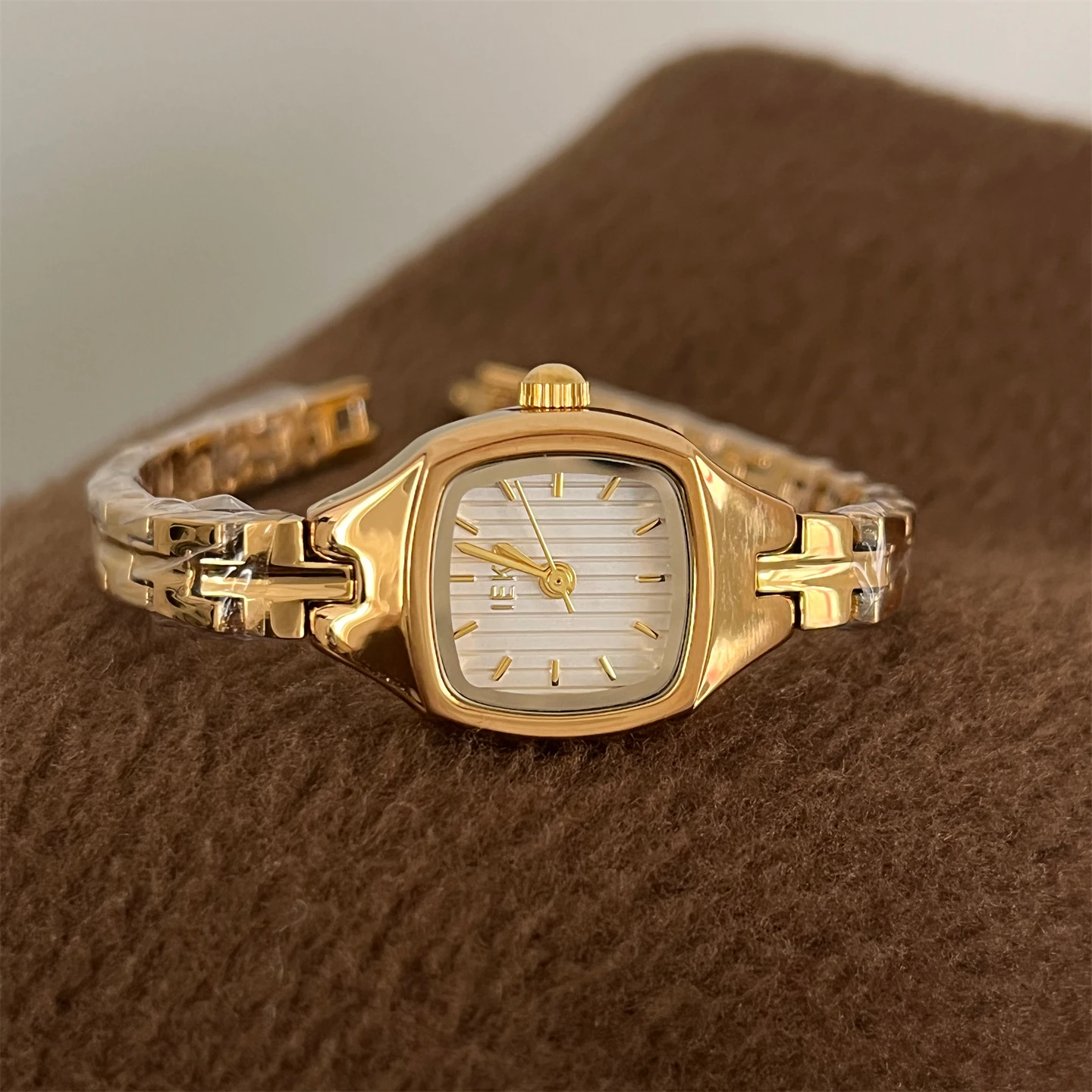 

High sense fashion retro Korean watch women's light luxury cold wind small square flat women's watch
