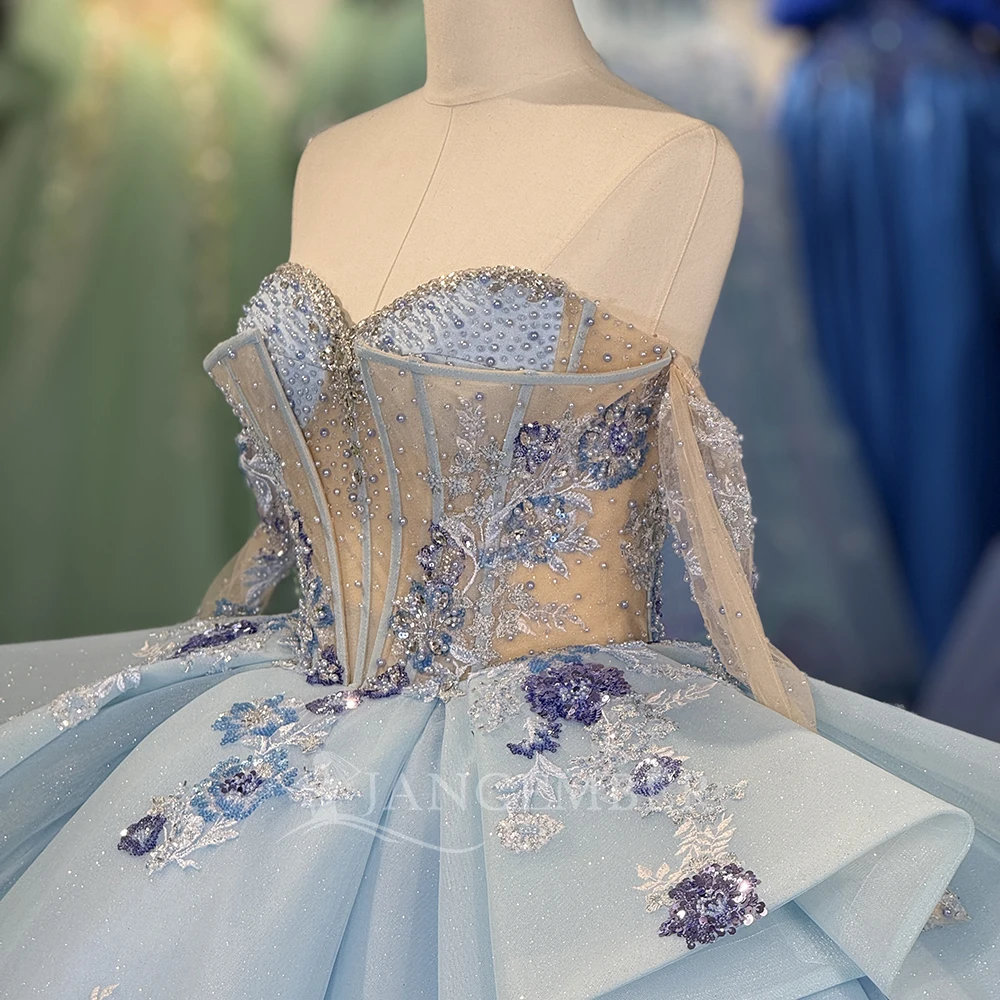 15歳のキンセアニェーラドレス、赤い花柄、ビーズとクリスタルのフリル付きボールガウン、誕生日ドレス、カスタムメイドのキンセアニェーラドレス