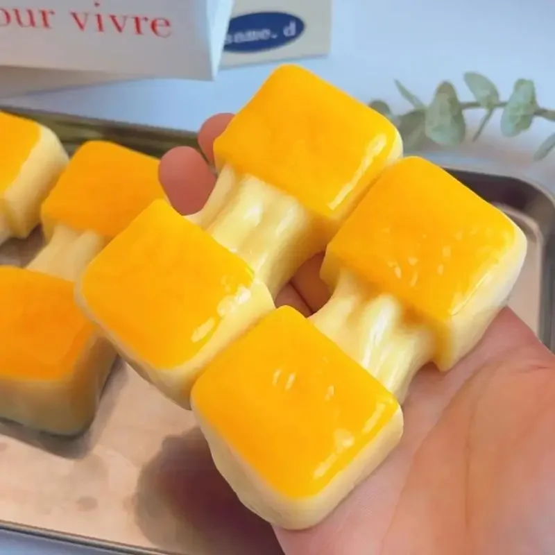 เค้กข้าวเหนียวซิลิโคนจำลองอาหารยืดและ AntiStress ของเล่นสำหรับสำนักงานนักเรียน Sensory Squeezable ของเล่น 15UB