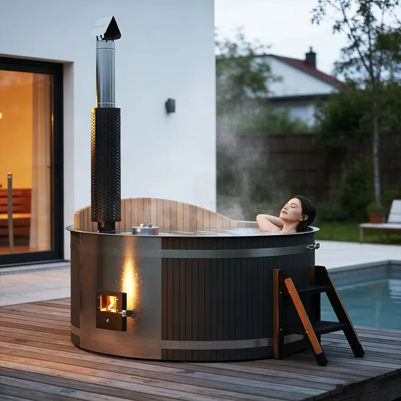 Luxuriöser Outdoor-Holz-Whirlpool mit Edelstahl-Innenwanne für das ultimative Spa-Erlebnis zu Hause und vollständige Stresslinderung.