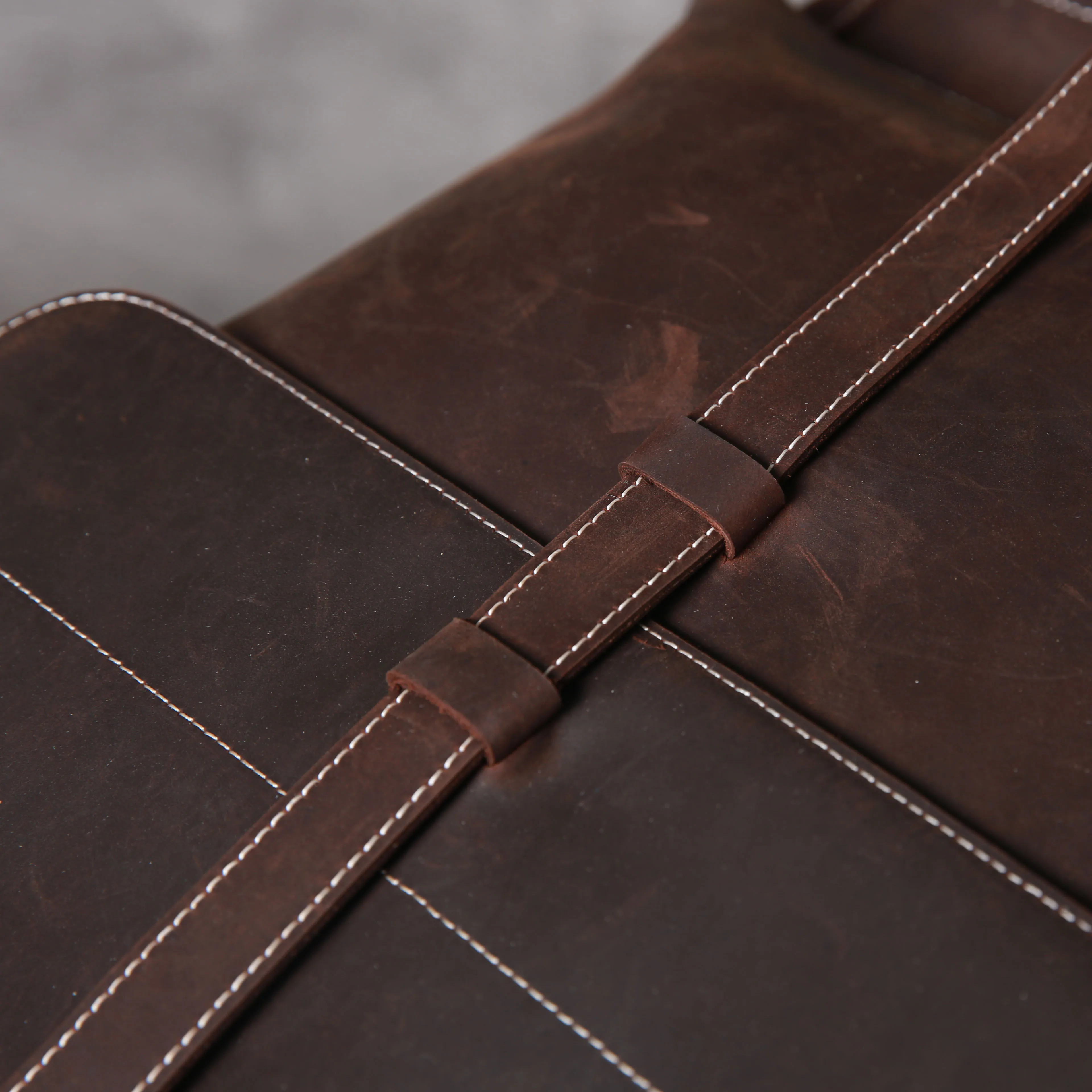 Vintage Echtleder Herrenrucksack Handgefertigte Top-Grain-Leder Laptop-Umhängetasche Crazy Horse Tasche Mode für Männer – Detail 15