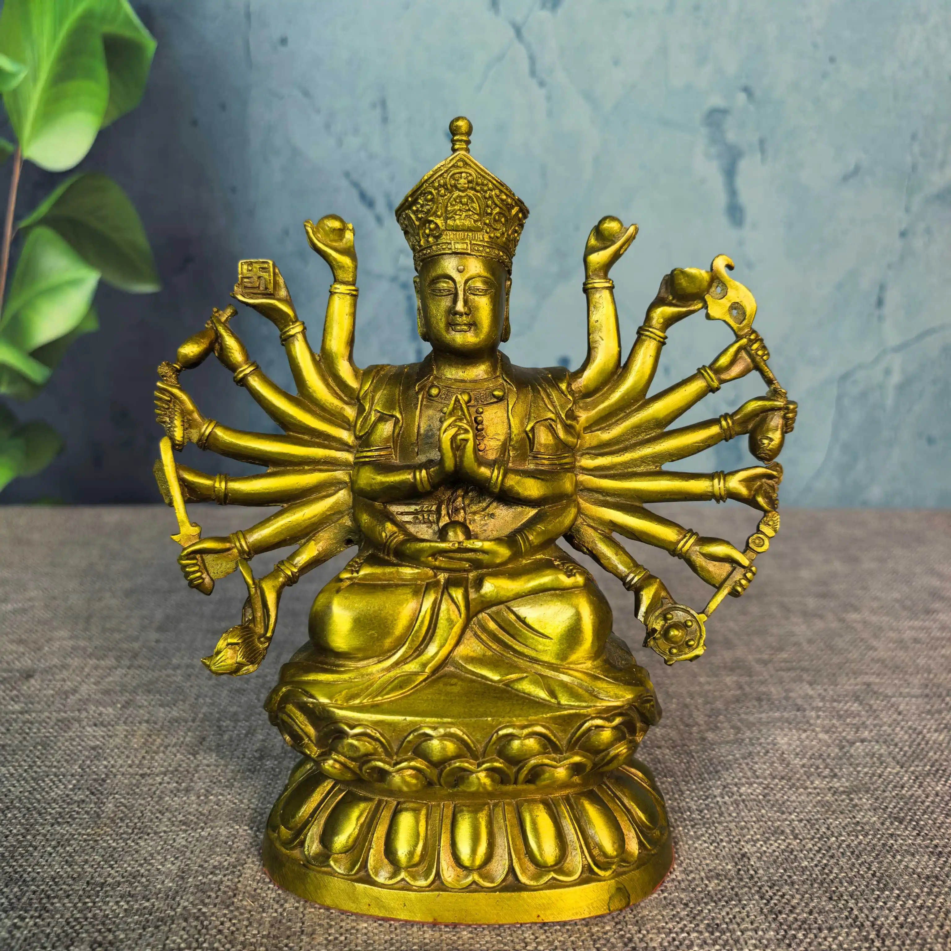 

11-дюймовая немецкая народная старая латунь Корни Бодхисаттва 1000 Гуаньинь Сидящий Будда Амитабха Зал поклонения