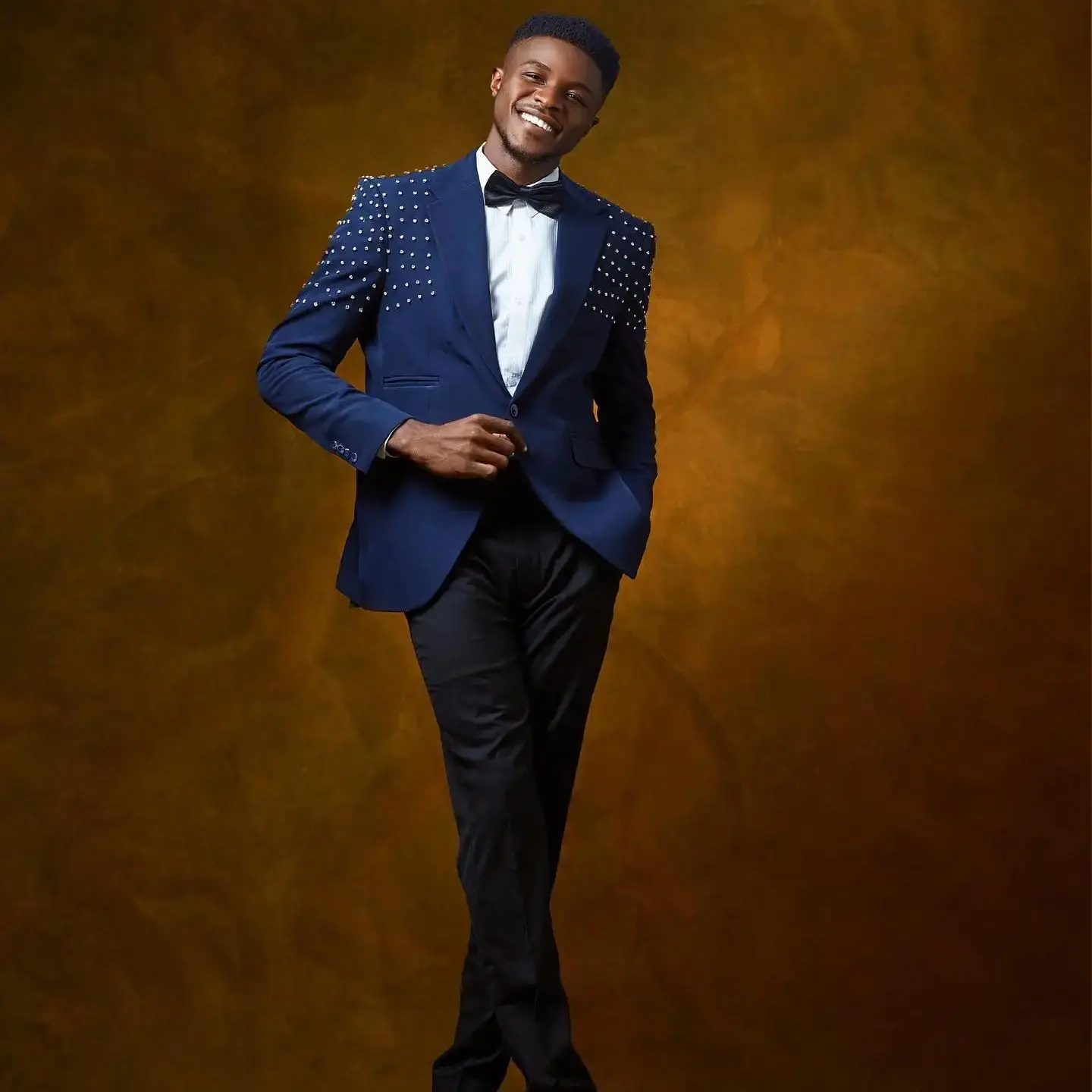 

Elegant Diamond Beaded Men Suit Customized Handsome Wedding Tuxedos Peaked Lapel Ropa Hombre 2 Pieces Sets Groom Male Blazers