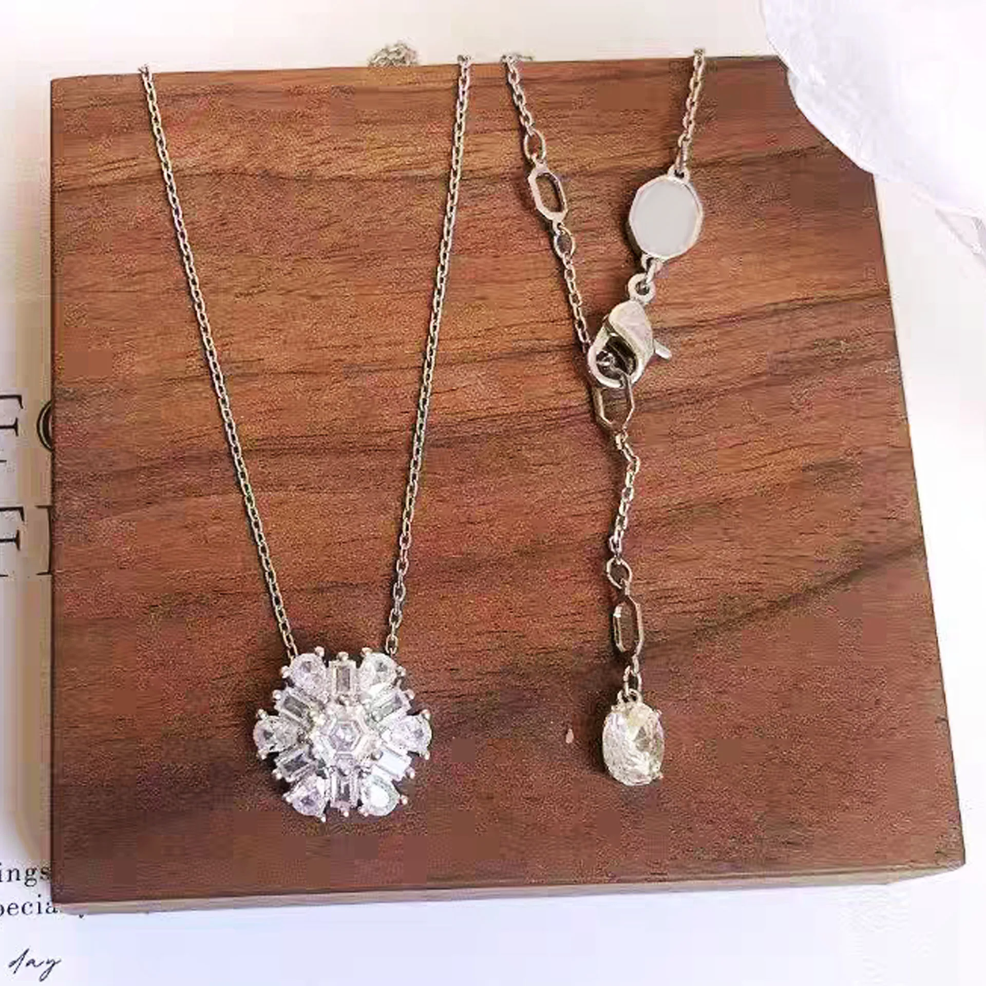 2025 الأصلي الصيف أشعة الشمس المرأة طقم مجوهرات رائعة موضة عباد الشمس قلادة أقراط سوار خاتم هدية تذكارية