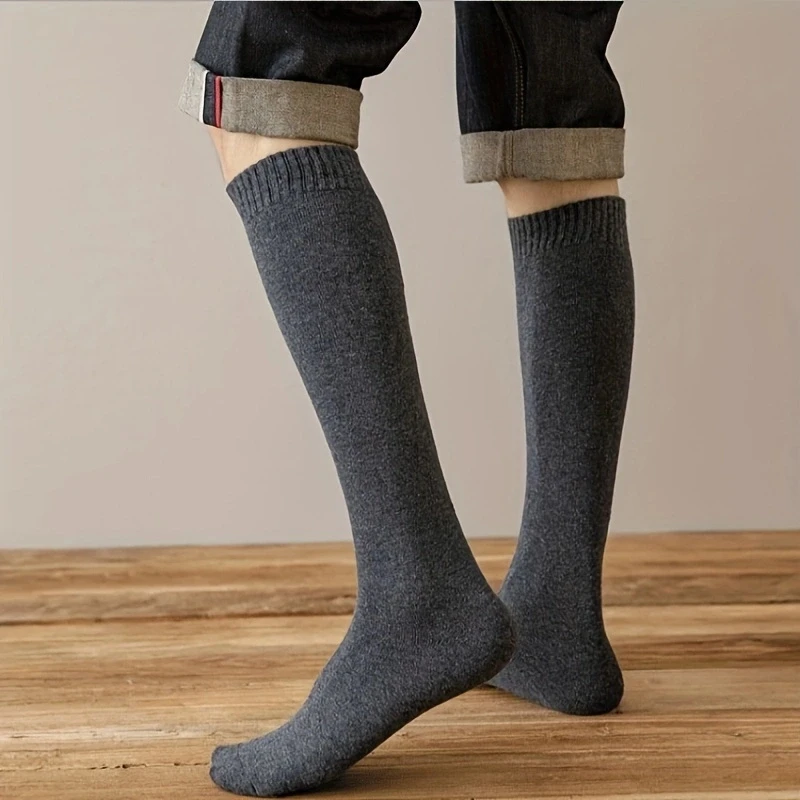 1 par de meias longas masculinas, meias grossas de panturrilha de outono e inverno, meias quentes de veludo de inverno, cor sólida de tubo alto