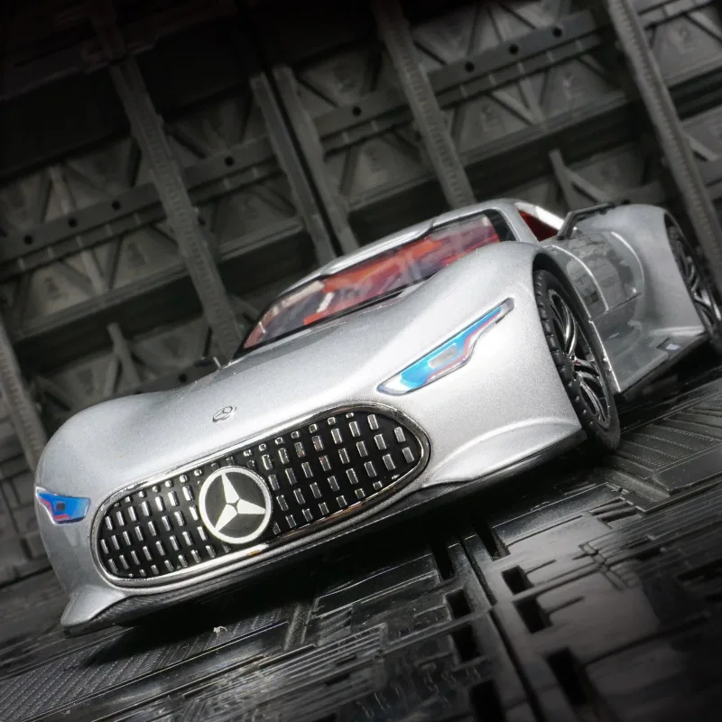 

1:24 модель суперкара из сплава Mercedes AMG VISION GT, украшение автомобиля, звук и свет, игрушка для открытия дверей для детей, богатые детали