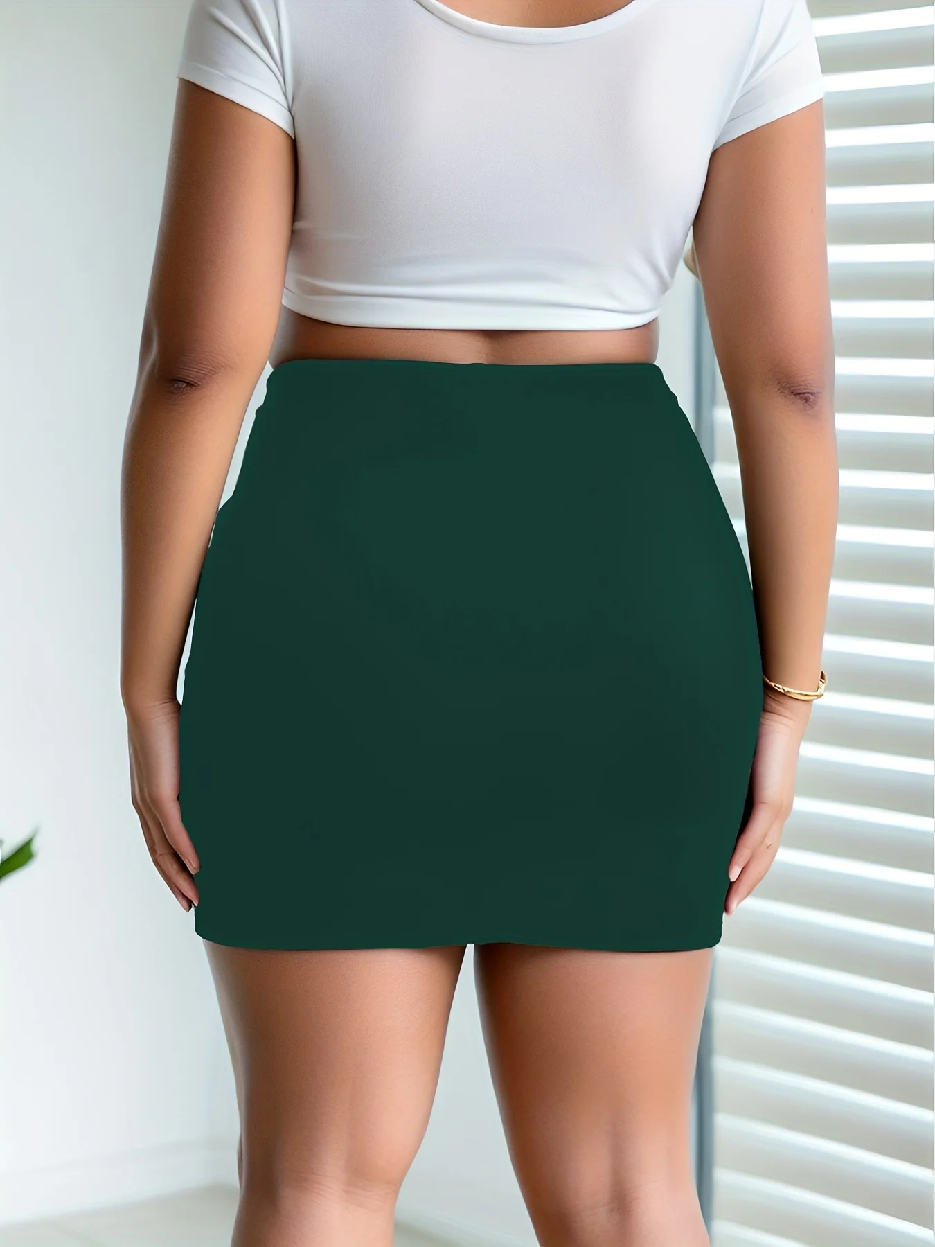 Schicker, figurbetonter Minirock in Übergröße für Damen mit Seitenschlitz für mühelosen Glamour – Detail 2