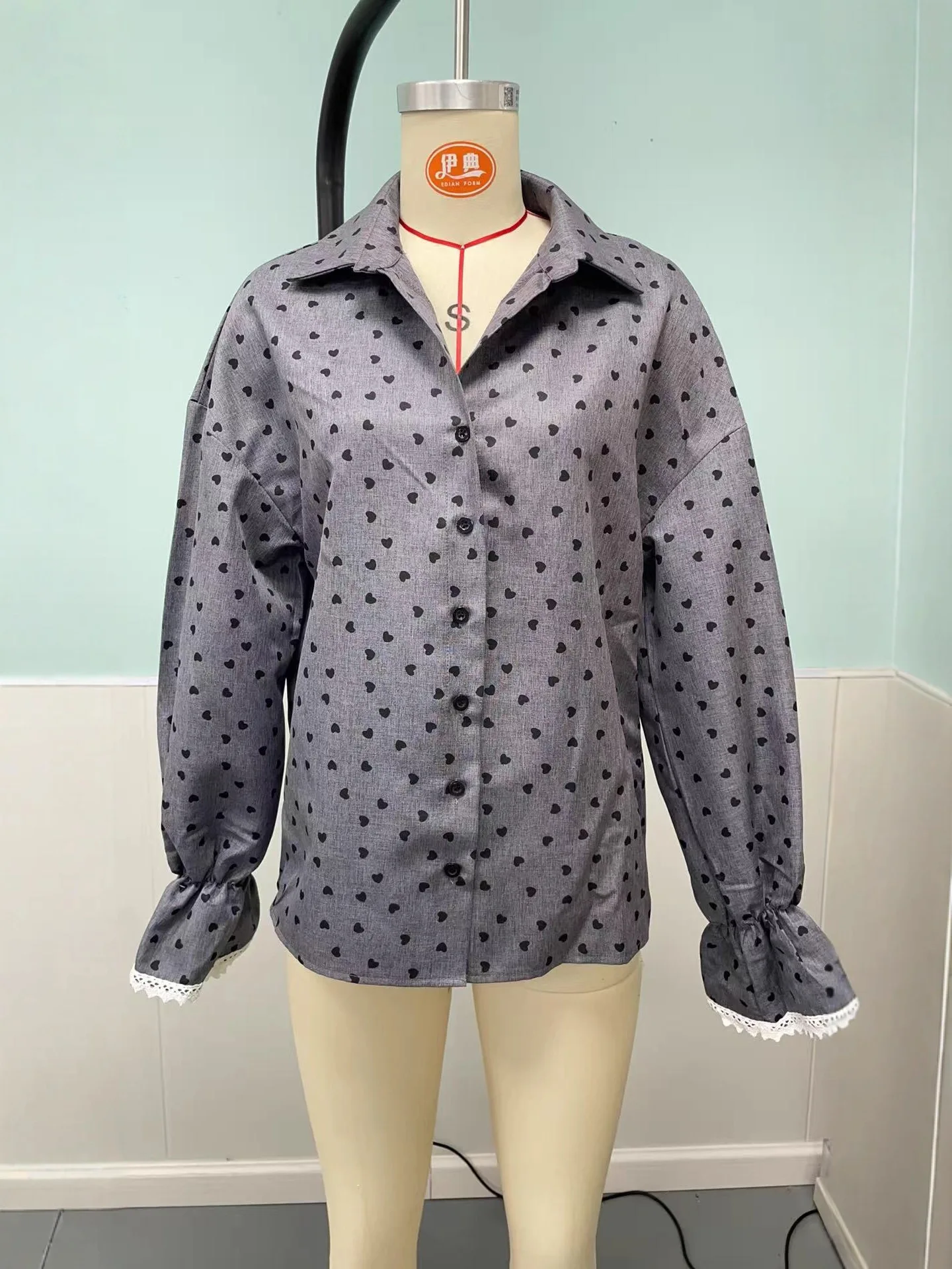 

Романтический топ во французском стиле с кружевными вставками, изящными пуговицами спереди, ажурный, в винтажном стиле, шикарная блузка с сердечками