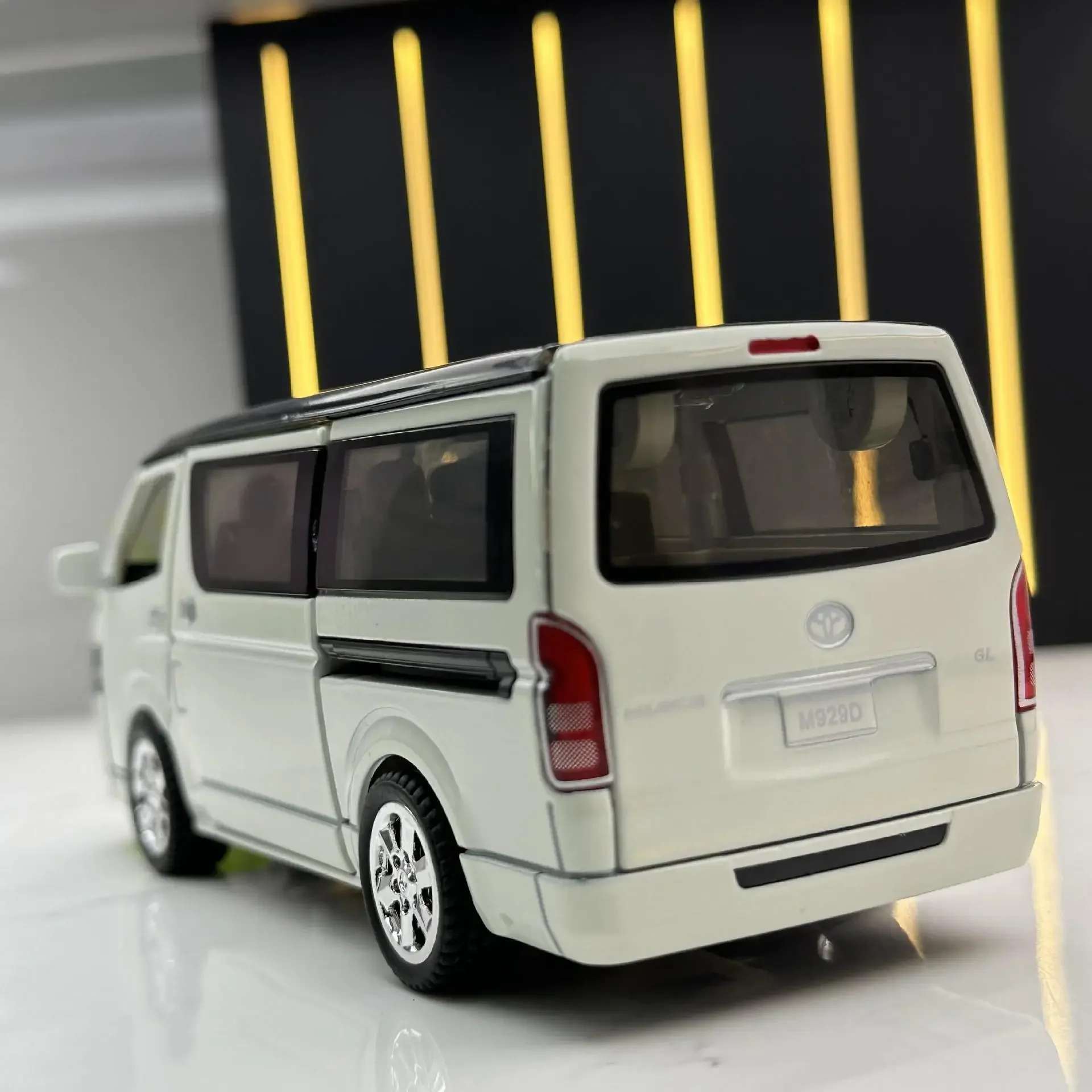 1:32 Model mobil bisnis Toyota Hiace dekorasi, dengan suara dan lampu pembuka pintu, hadiah mainan anak-anak F366