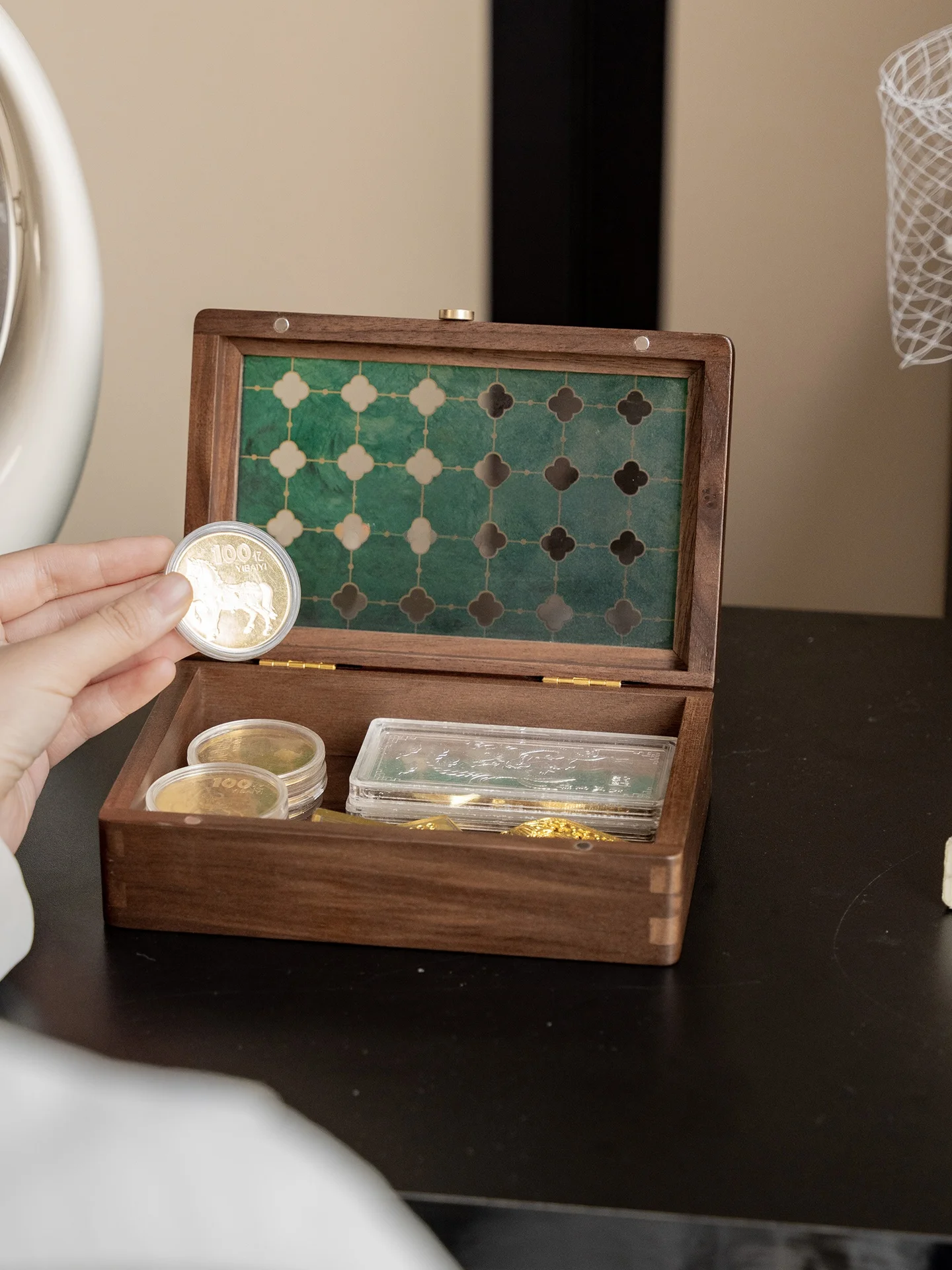 

High End Gold Storage Box Antioxidant Gold Bar Large Capacity Storage Box Black Walnut Wood Jewelry Box Vintage Style