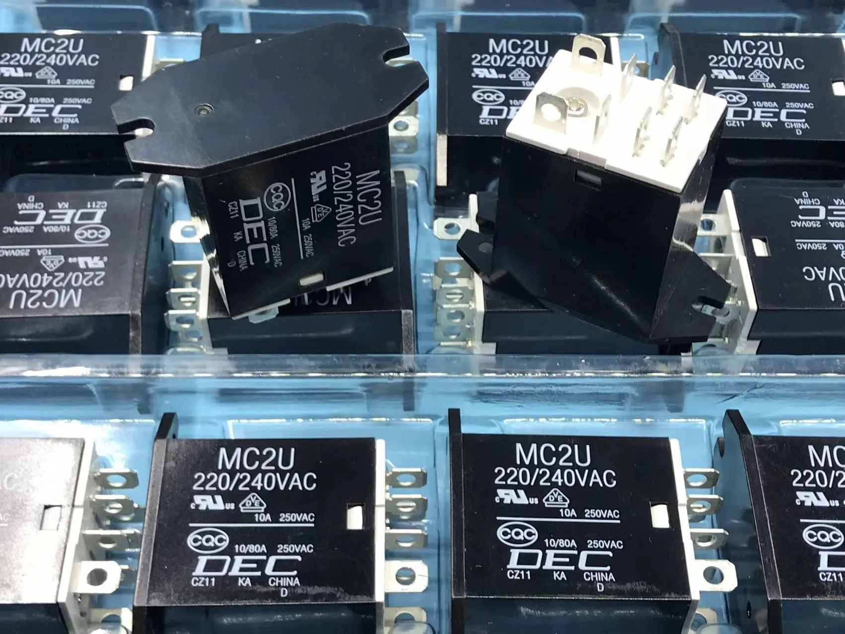 MC2U 220/240VAC Intermediate Relay 10A 8 Pins: تقييم شامل وعملي لاستخدامه في المشاريع الكهربائية المنزلية والصناعية