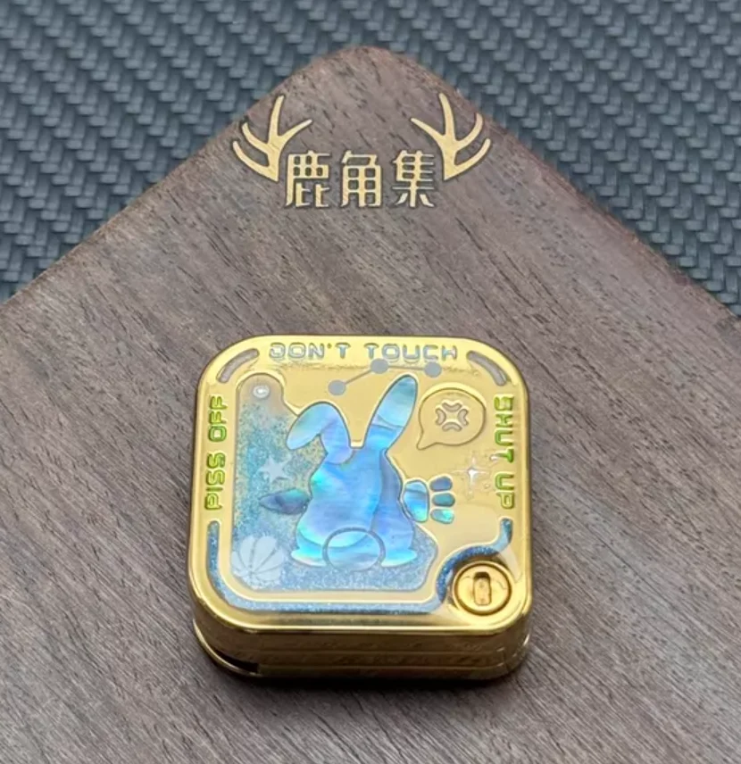 Juguete deslizante antiestrés EDC MOT usado con anillo de presión, sello de cristal y colgante de circonio con baño de oro arcoíris