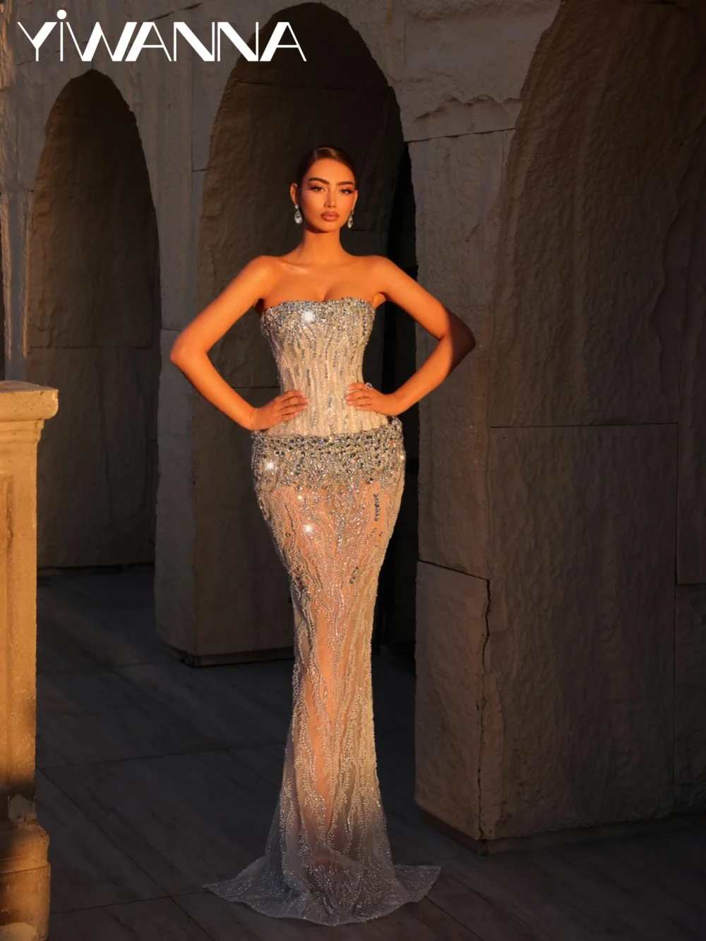 

Gorgeous Crystal Embroidery Wedding Dress Illusion Strapless Mermaid Wedding Party Gown Customized Glamorous Dresses For Bride