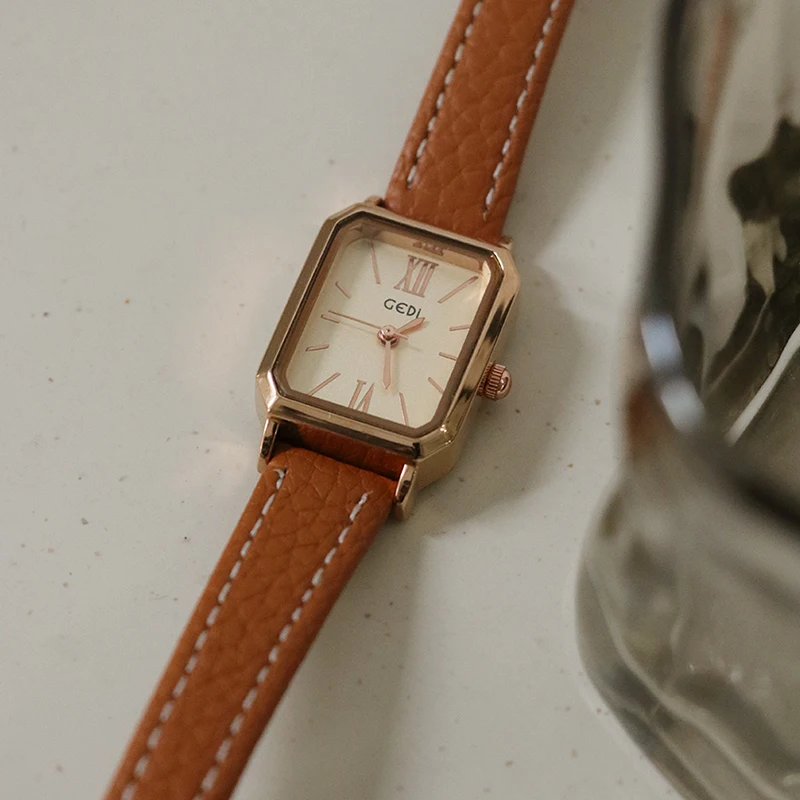 ساعة نسائية جديدة بتصميم بسيط ومتعدد الاستخدامات بحزام جلدي كوارتز ساعة يد نسائية عالية الجودة، هدية إبداعية للنساء.