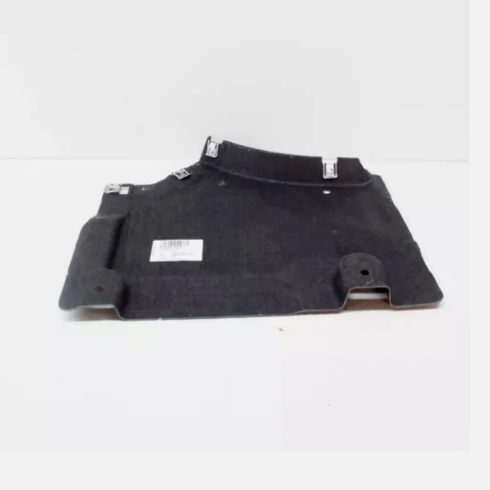 For the Audi A8 D4 2010-2013, the two side protective mudguards on the bottom of the body OE: 4H0825189D 4H0825199D