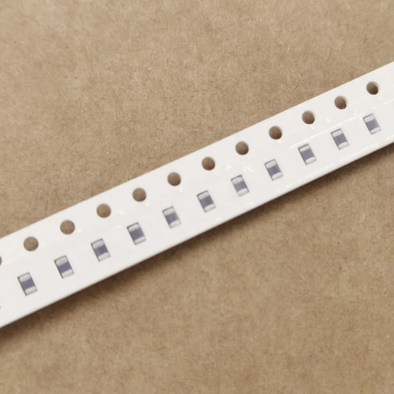 Original new 100% HCB2012KF-121T50 0805 120R 5A SMD high current magnetic bead inductor