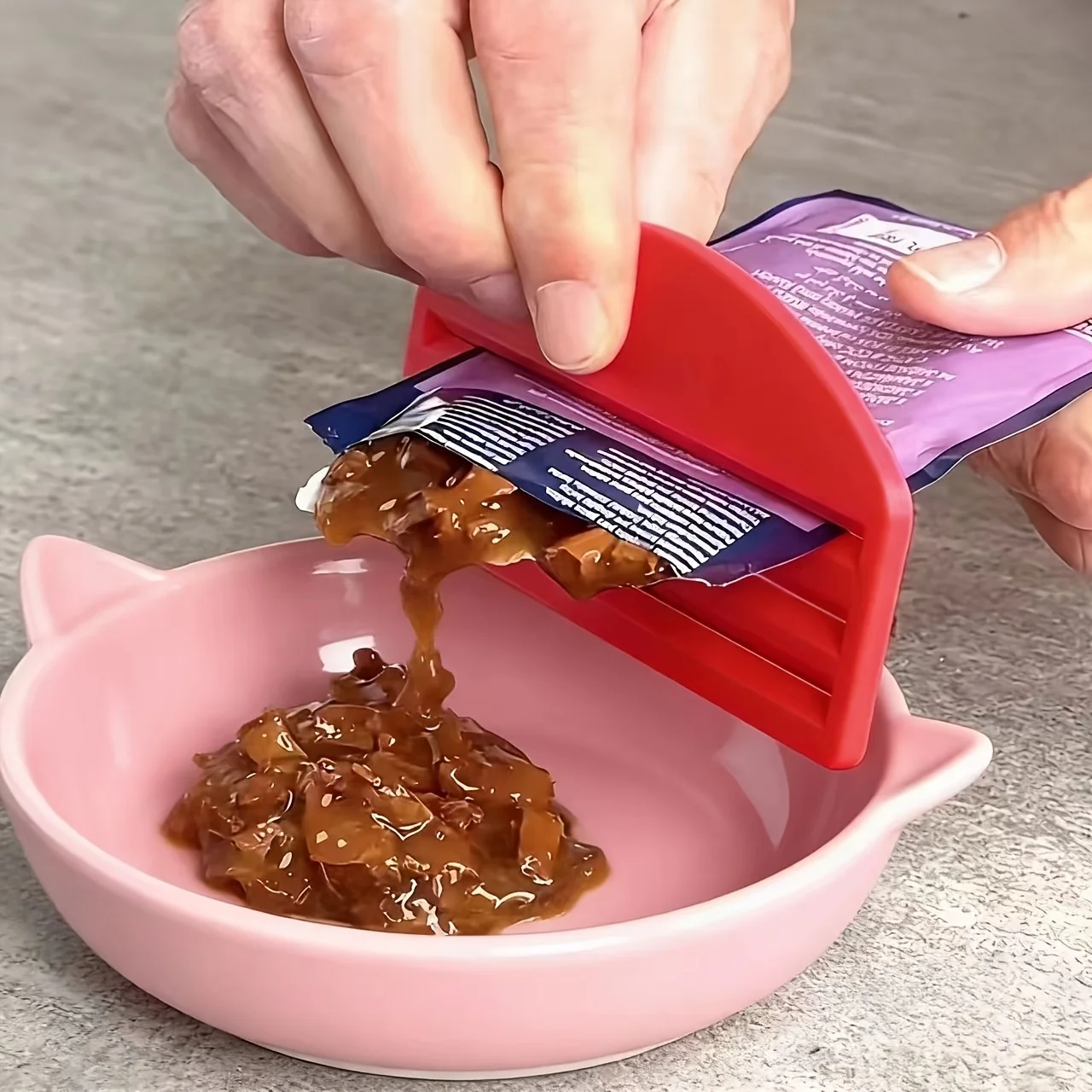 Cat Food Extruder, Main Diet for Cats and Dogs, Wet Food Pouch Extruder, Kitten Treat Scraper, Mess-Free Scraper