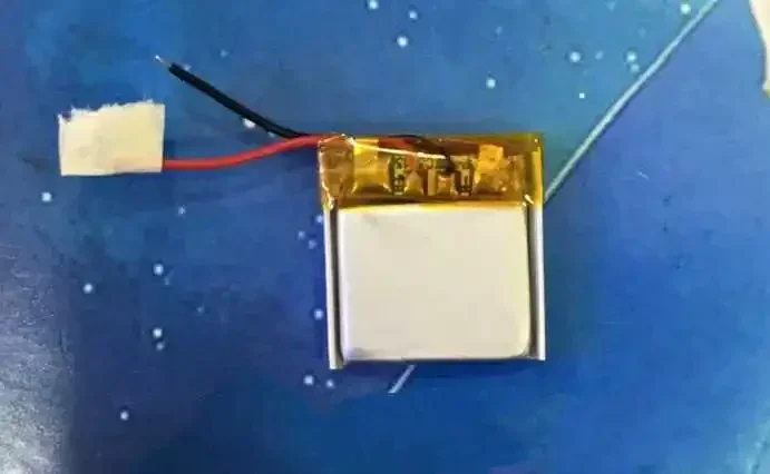 Neue heiße A 3,7 V Polymer-Lithium-Batterie 301818 100 MA Bluetooth-Headset MP3 kleine digitale elektronische wiederaufladbare Li-Ionen-Zelle