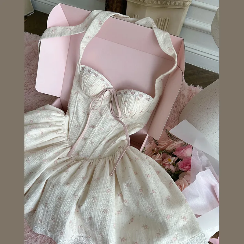 

Новое кремово-розовое мини-платье 2026 года с цветочным принтом, корсетом, завязками на спине, бантом, вырезом «сердечко» и оборками по низу, в стиле Лолита
