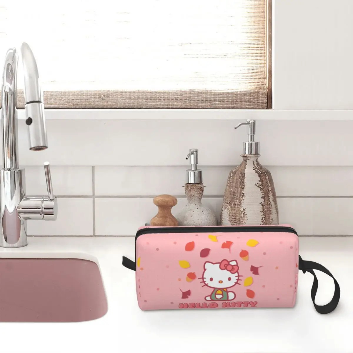 Hello Kitty tas kosmetik กระเป๋าแต่งหน้าผู้หญิงกระเป๋าจัดระเบียบกระเป๋าเข้าห้องน้ำกันน้ำสำหรับการเดินทาง