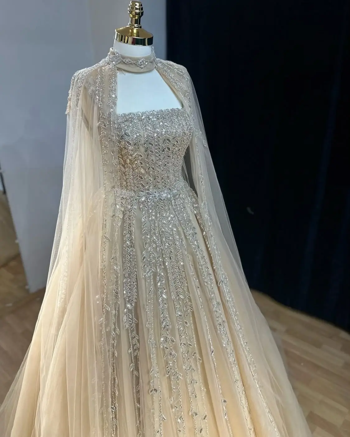 사우디 아라비아 샴페인 A라인 케이프 비즈 장식 누드 이브닝 프롬 드레스 공식 행사 파티 가운 웨딩 맞춤 제작 2026