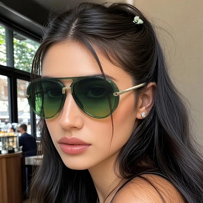 

2026 Retro Simple Large Frame Green Women's Fashion Design Sunglasses Suitable for Street Summer Beach and Travel Sunglasses Men