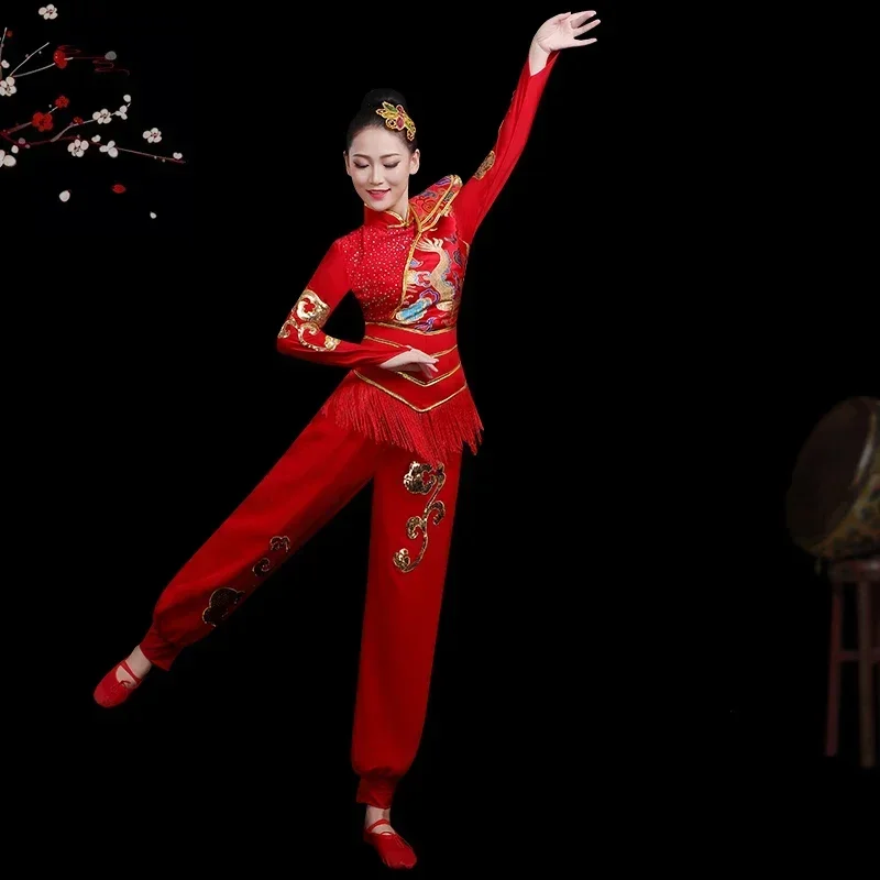 Tradycyjny chiński styl kostiumy z bębnem w talii narodowy kostium taneczny Yangko czerwona sukienka ludowa parasol taniec występ na scenie