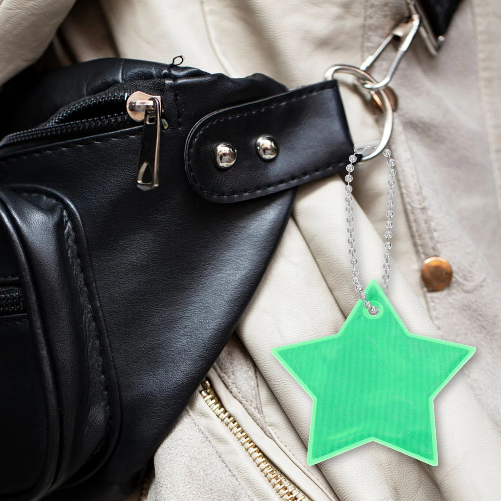 24 قطعة المعلقات العاكسة شجرة عيد الميلاد شكل نجمة خفيفة الوزن زينة معلقة السلامة لحقائب الظهر مفاتيح الملابس الدراجات