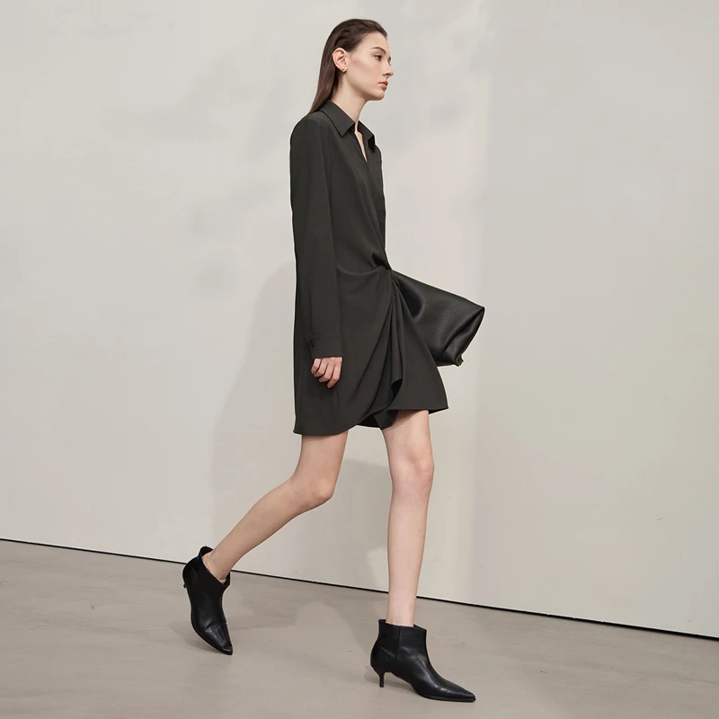 AMII فستان نسائي مطوي عادية ألف خط كم طويل فساتين أنيقة الصلبة للمرأة 2025 الخريف ملابس السيدات الجديدة 12553013