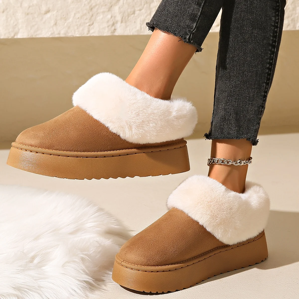 Nuevas botas de nieve cómodas y cálidas con punta redonda para mujer, botas cortas sexis de terciopelo con suela gruesa a la moda y boca poco profunda para invierno