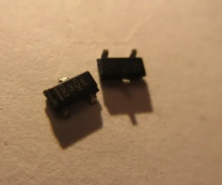 REF3040AIDBZR REF3040 R30E SOT23 10 PZ