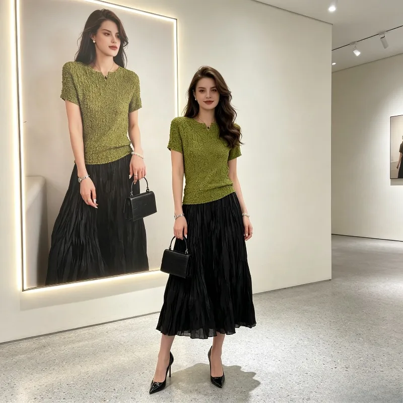 

Fashionable Small V-Neck Miyake Pleated New 2026 Short Sleeve T-Shirt Summer Glitter Embroidery Design Solid Color Base Shirt