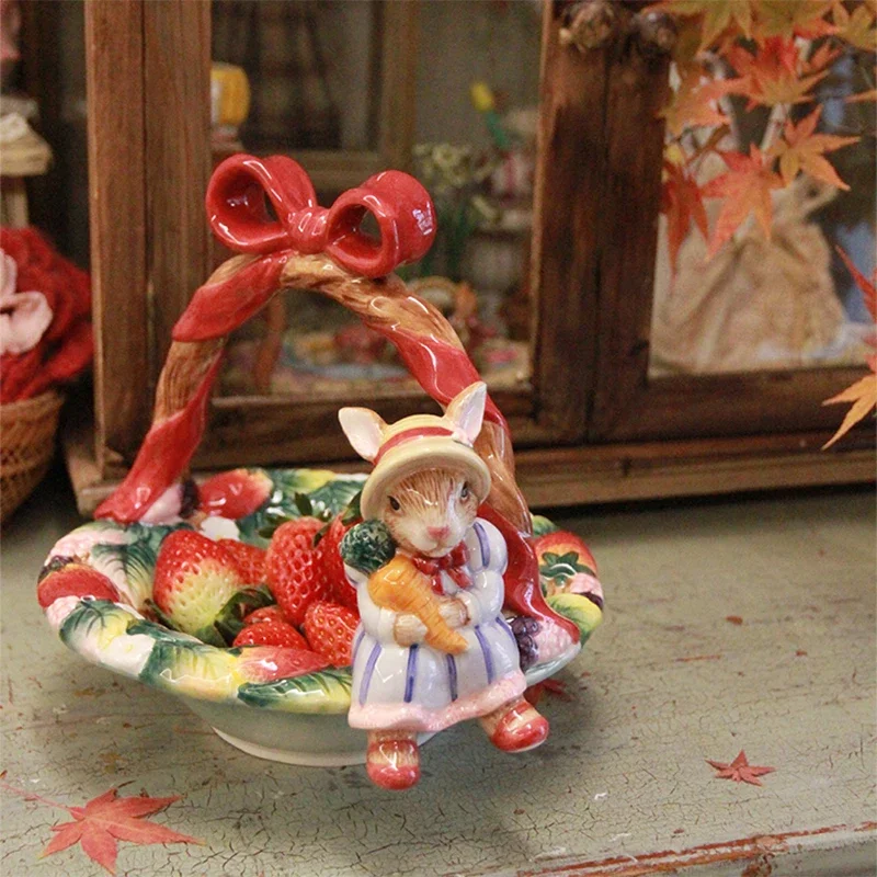 Strawberry Rabbit Hand Basket Vintage Fairy Tale Decorative Plate Ceramic Hand Drawing Home Ornament Exquisite Gift for Friends