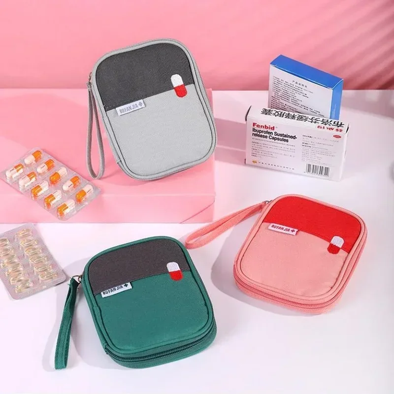 1pc Portable Outdoor Waterproof First Aid Kit for Emergency Survival Mini Band Aid Pills Storage Bag Case Traveling Kit