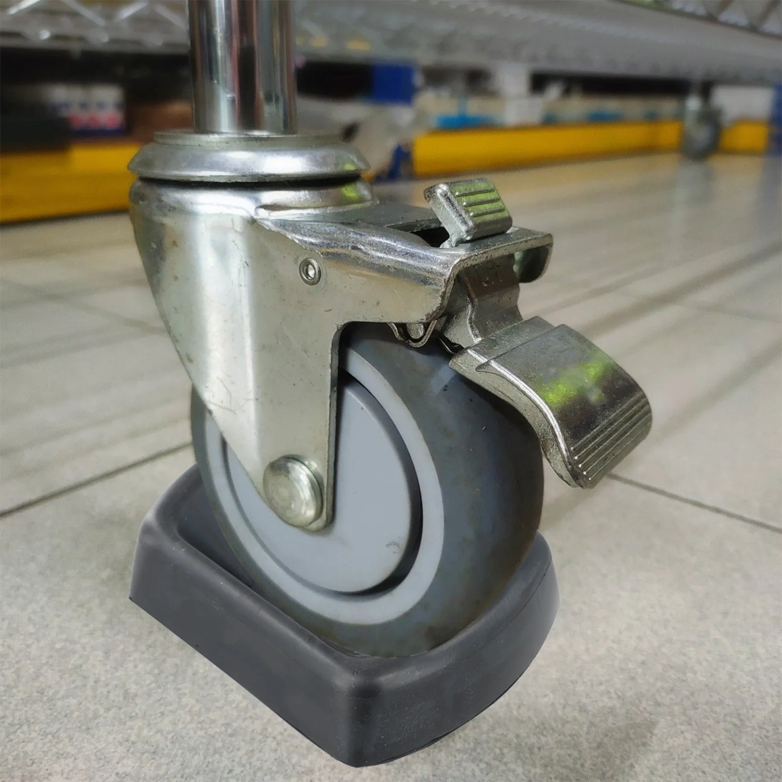 

Caster Support Rubber Trailer Chock For Secure Parking Mitigates Sideways Movement Perfect For Parking Reliable Rubber Material