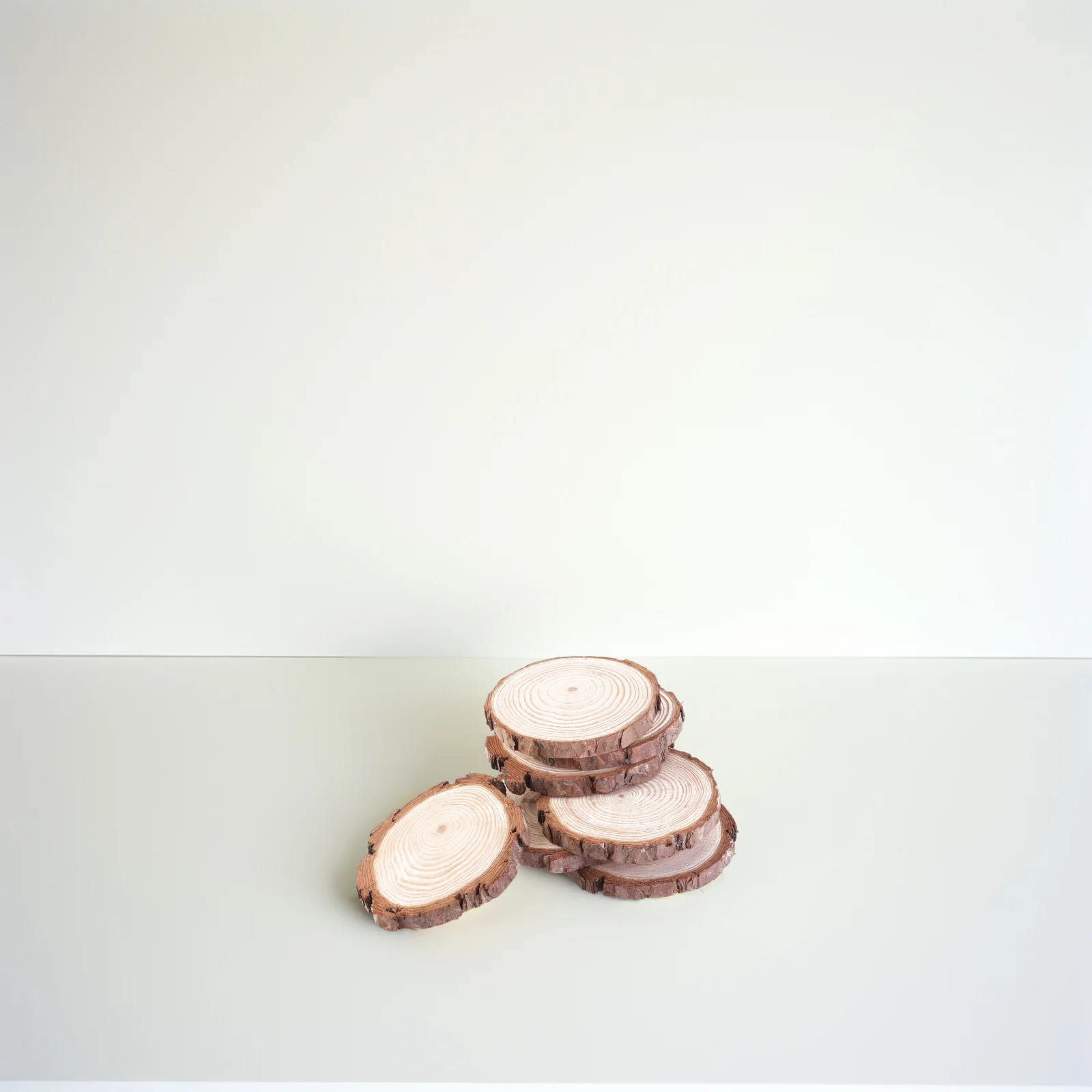 

5pcs 7-9Cm Natural Pinewood Discs Wood Slices For Diy Crafts Wedding Decorations Log Accessories Bark Surface Handicraft Tools