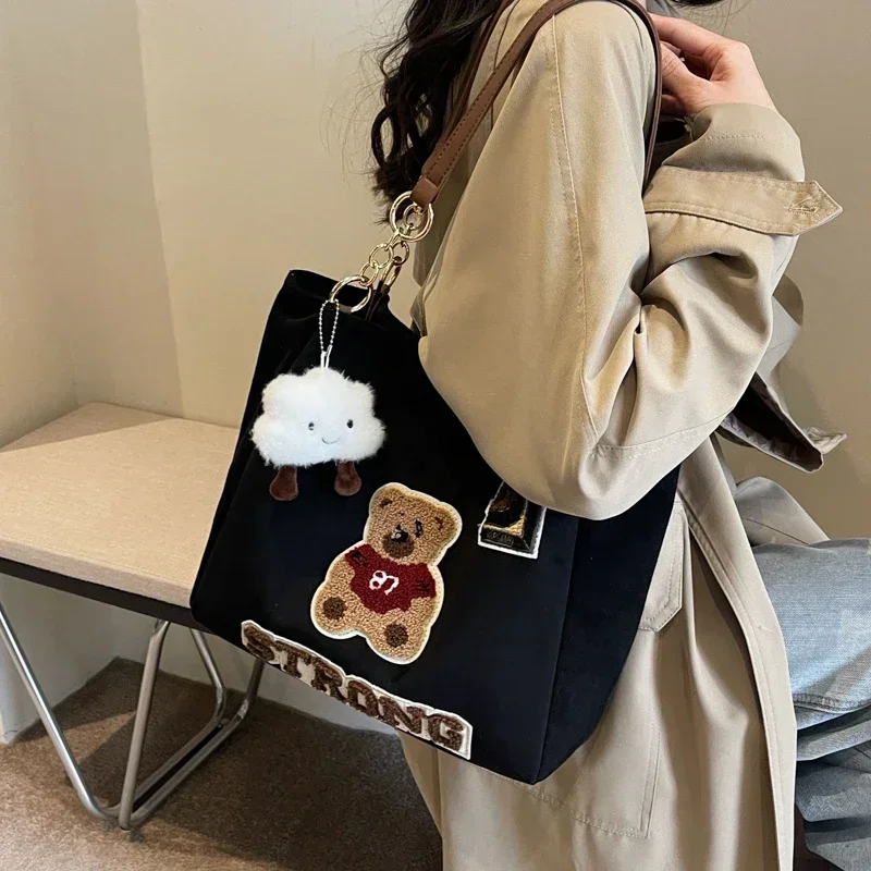 Tote Bag for Women, Large Capacity Retro New Autumn and Winter Hot Item, Morning Eight Commuting Shoulder Bag Ein Schultersack.