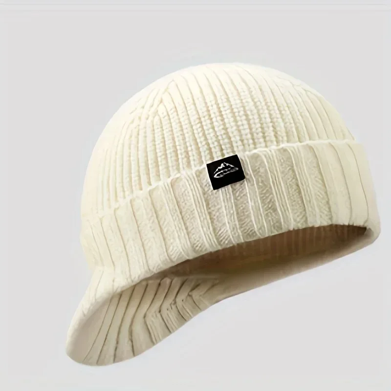 قبعة خارجية دافئة مقاومة للرياح مع حماية للأذن وتصميم مقاوم للبرد