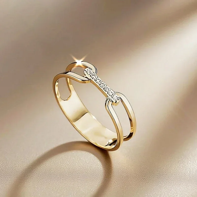 Huitan Bezaubernde Ringe für Frauen, elegantes goldfarbenes, mit Kettenmuster verbundenes Design, Finger-Accessoires, exquisiter Partyschmuck mit Temperament – Detail 4