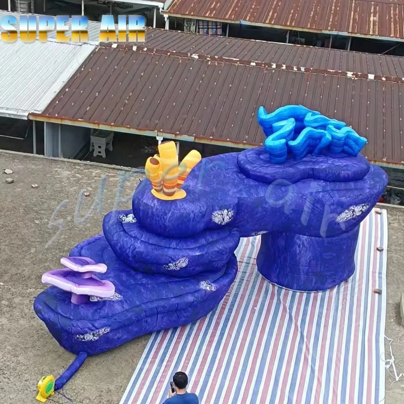 Großhandel tiefblauer aufblasbarer Stein mit Korallen, Schwammrohr-Modellballon für Bühnenhintergrunddekoration