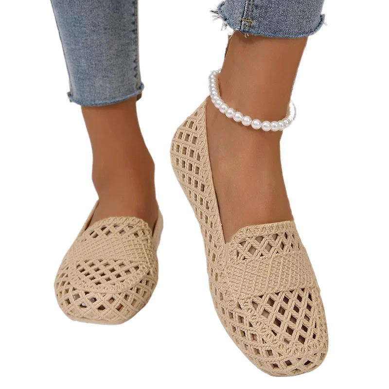 2025 nuevo verano, zapatos planos huecos a la moda y cómodos para mujer, ropa exterior informal, sandalias antideslizantes con puntera a la moda