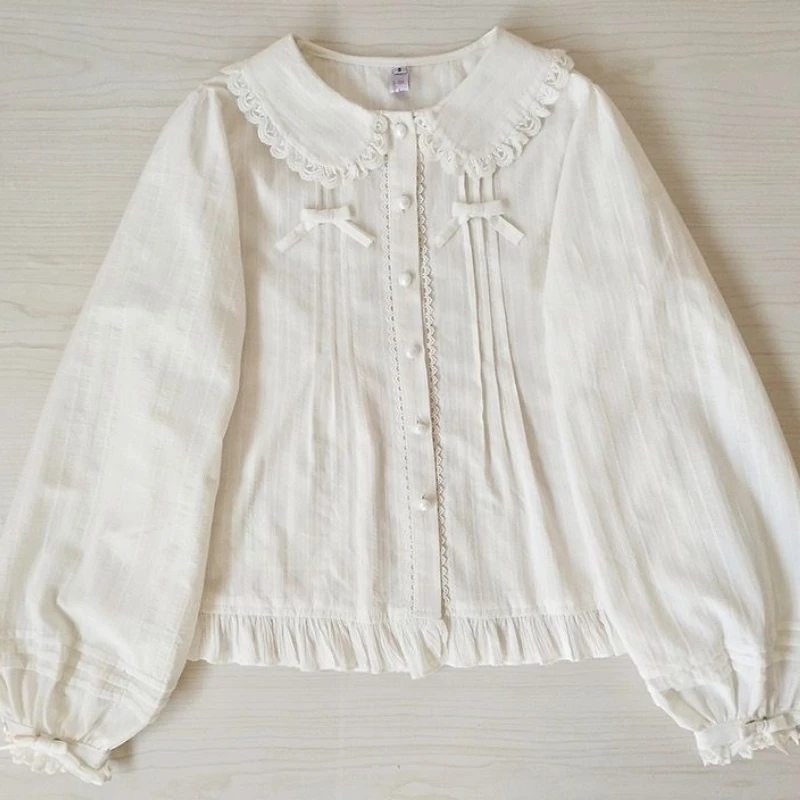 بلوزات لوليتا اليابانية لعام 2025 قميص نسائي جميل بفيونكة مكشوفة الأكتاف قميص JK للفتيات على الطراز القوطي أنيق على شكل قلب من الدانتيل وكشكشة لطيفة