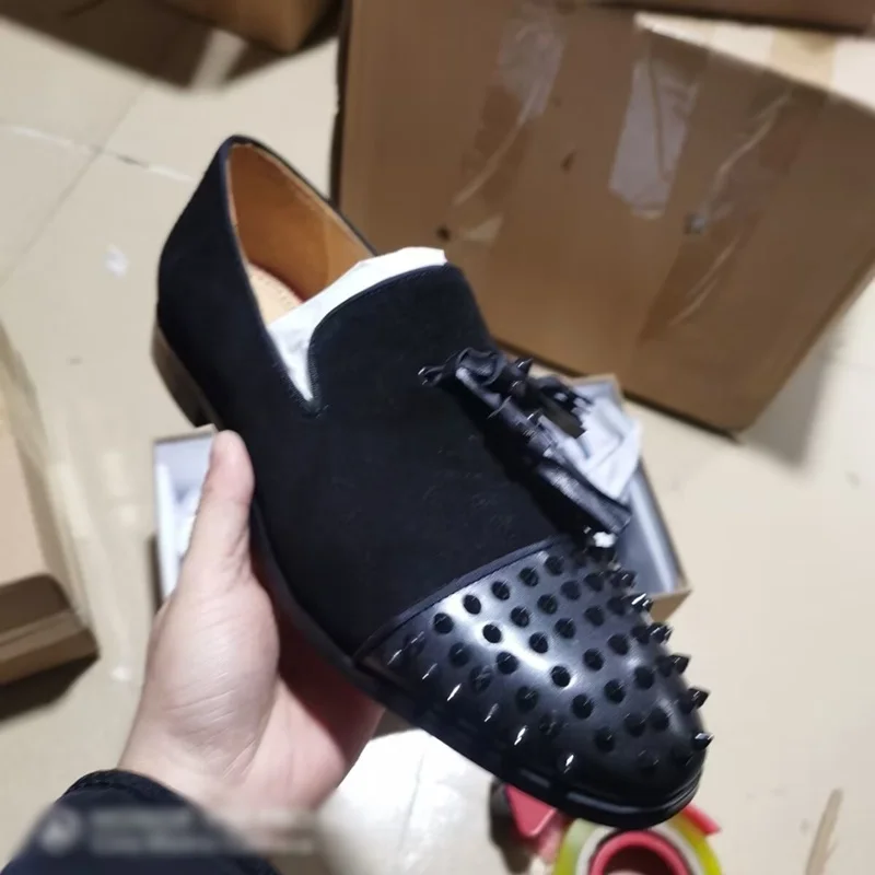 British Style Black Suede Loafers Fashion Men Tassel Shoes Luxury Spikes Shoes Thick Bottoms Slip On Leather Casual Shoes