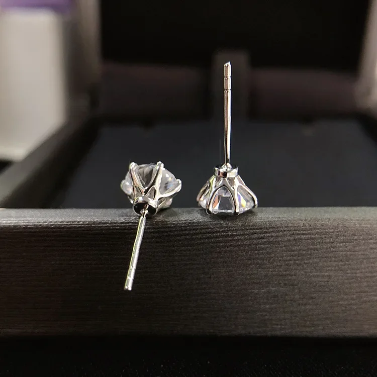 Anting-anting berlian moissanite sol tebal 14K emas putih AU585 Platinum PT950 temperamen sederhana seratus cocok dengan bagian bawah runcing