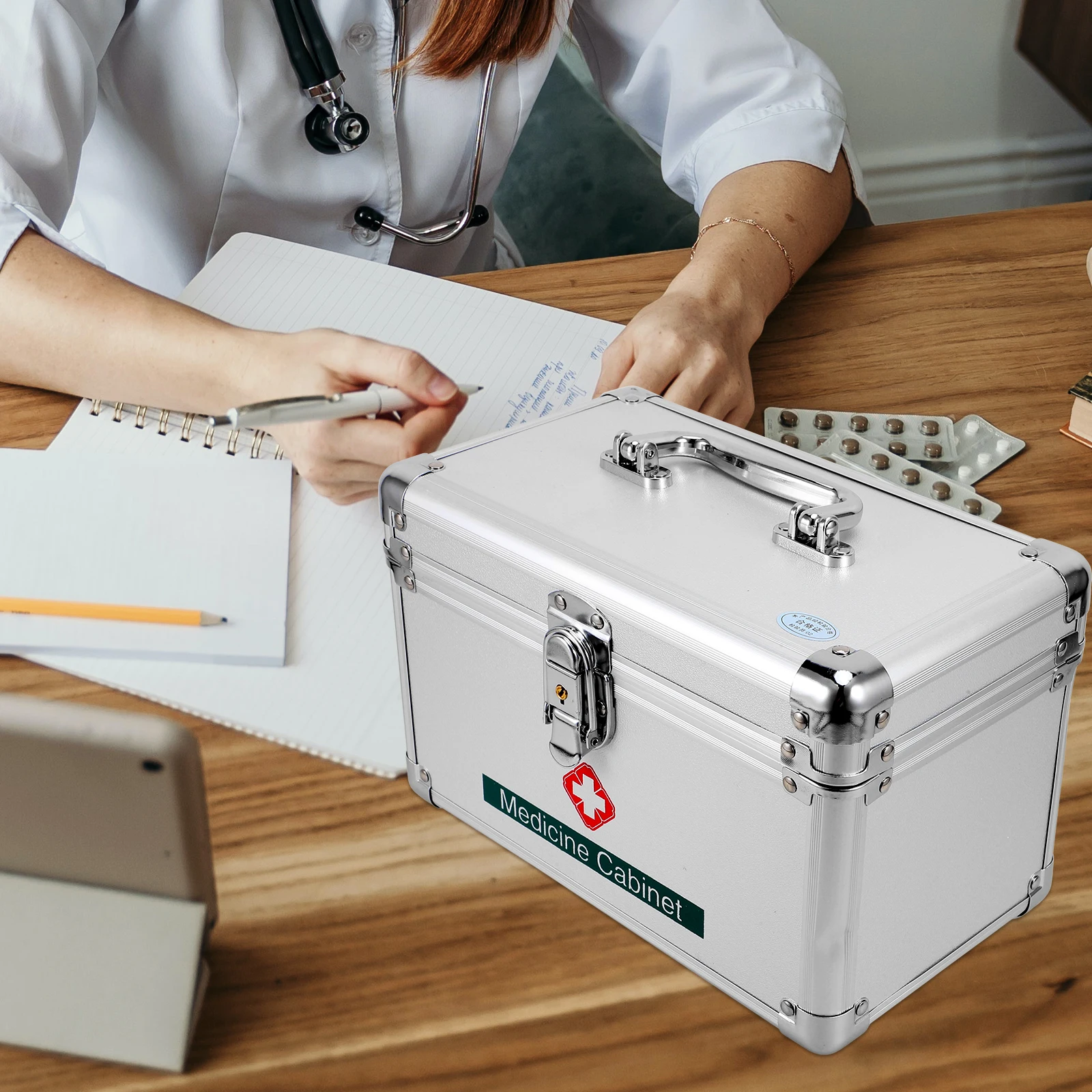 

Large Capacity 10 Inch Aluminum Alloy First Aid Kit Medicine Box Empty Storage Travel Magnetic Lockable Medication Organizer