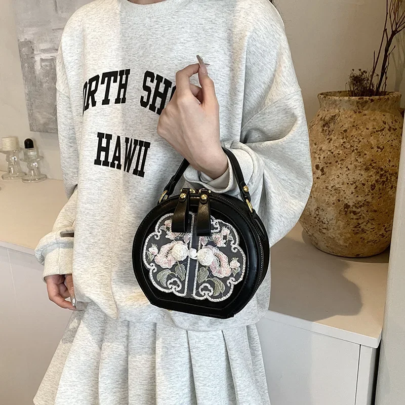 New Chinese Style National Style Bag Women\'s New Fashion Versatile Niche Embroidered Messenger Bag Super Fire Portable Round Bag