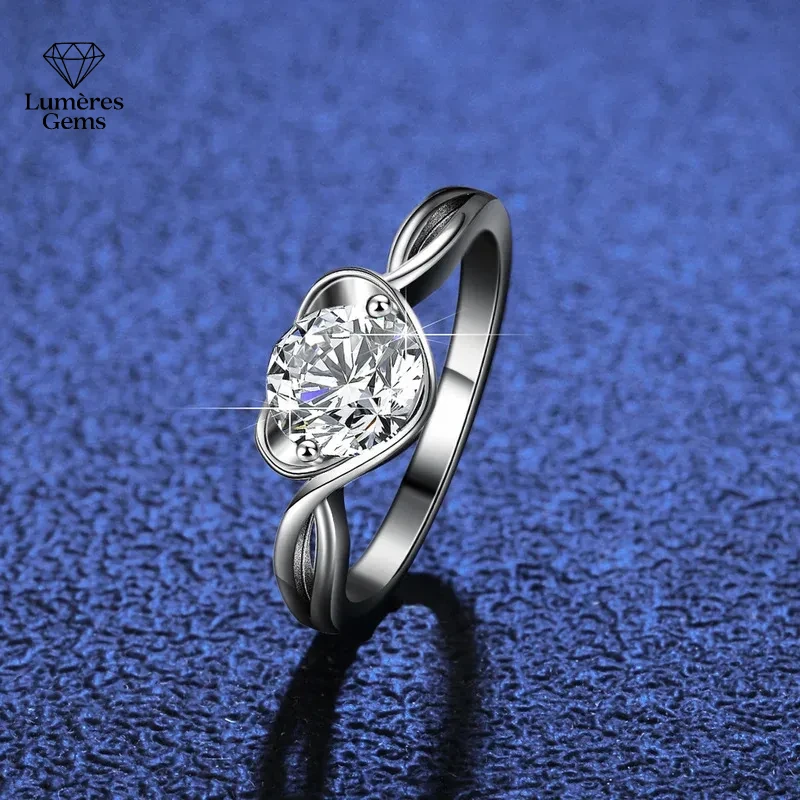 

1 Carat D-Color Moissanite 18K Gold Inlaid , Luxurious Heart-Shaped Diamond VVS1PT950 Platinum Ring